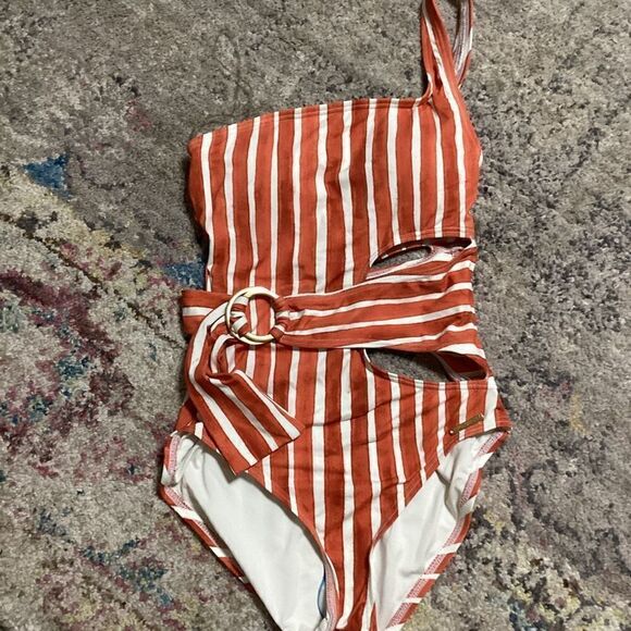 New. Vince Camuto stripe swimsuit. MSRP $139. Size 6 - Picture 15 of 16